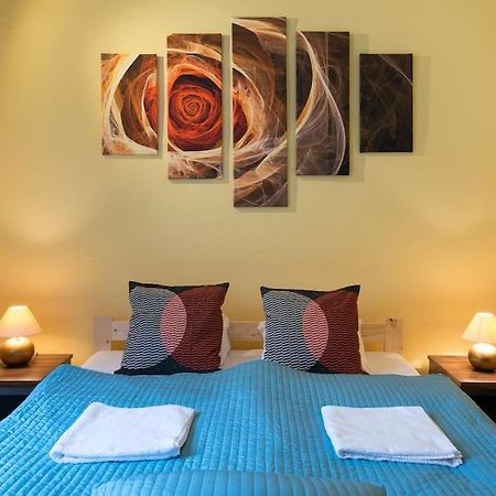 Big Cosy Retro Apt, Free Parking, 15Min Oldtown & Kazimierz - By Homelike Krakau Buitenkant foto