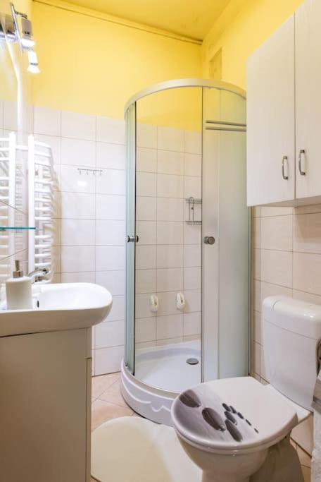 Big Cosy Retro Apt, Free Parking, 15Min Oldtown & Kazimierz - By Homelike Krakau Buitenkant foto