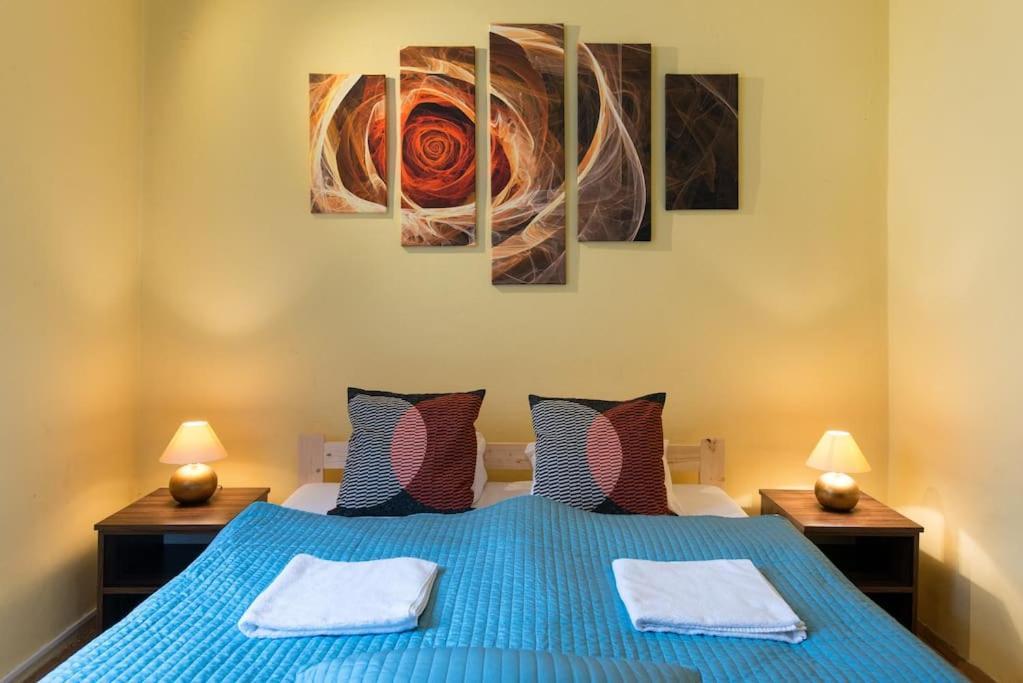 Big Cosy Retro Apt, Free Parking, 15Min Oldtown & Kazimierz - By Homelike Krakau Buitenkant foto